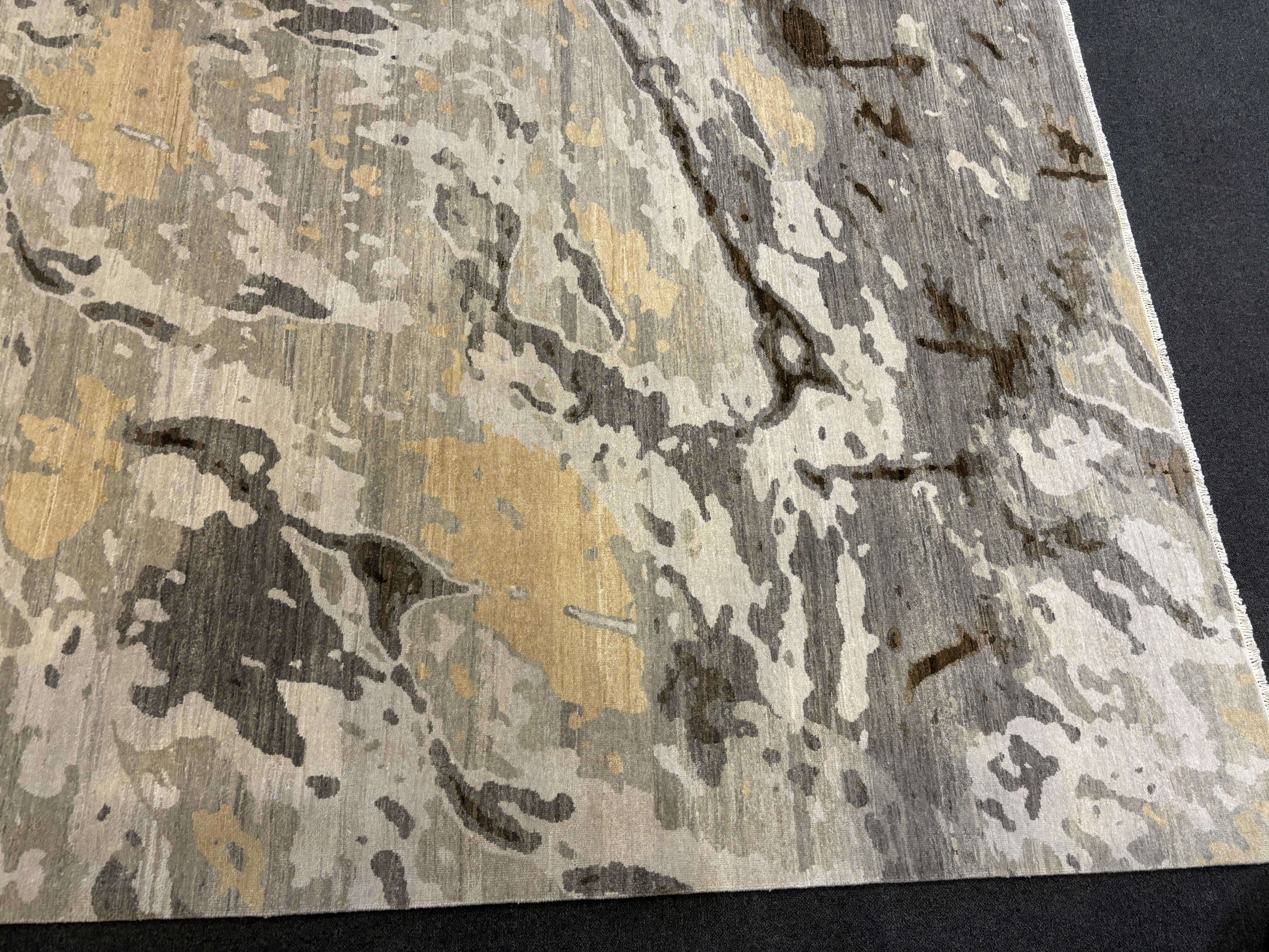 A Luke Irwin Sorrento carpet, 411 x 337cm